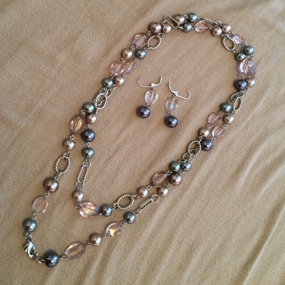 Pearl beaded necklace and earring set - Picture 1 of 3
