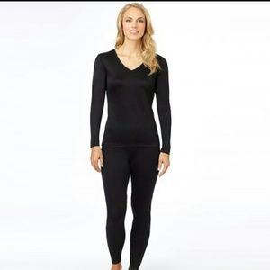 ❄️ STAY WARM ❄️ Cuddlduds Software V-neck T-shirt