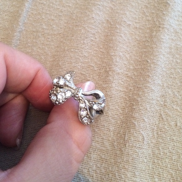Silver bow rhinestone ring