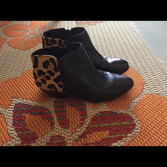 Black leather ankle boots with calf design
