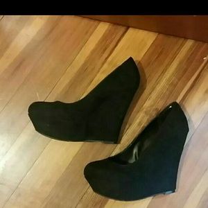 Candies black wedges