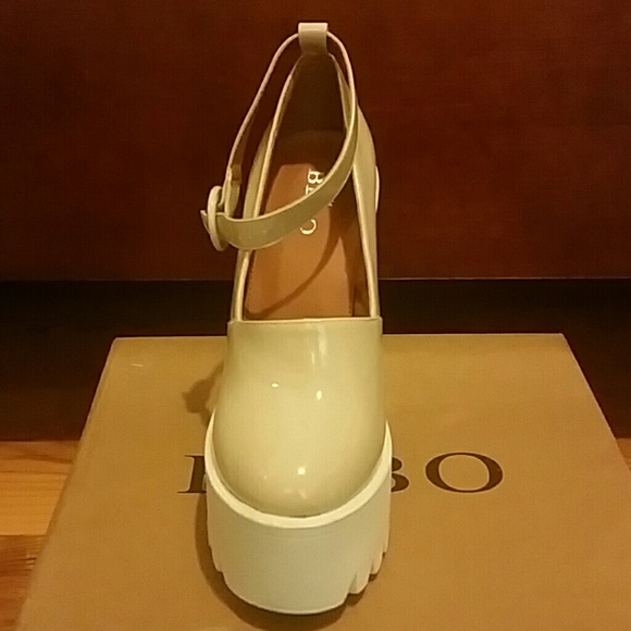 SOLD NWOT Nude Platform Heels - Picture 2 of 5