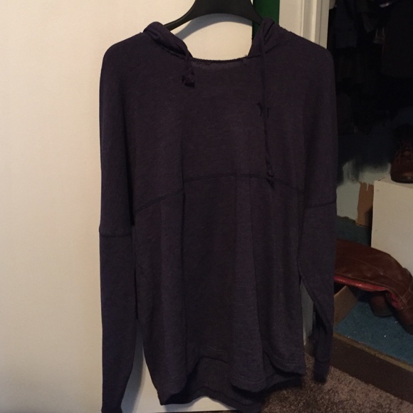 VS sweater with good and pocket