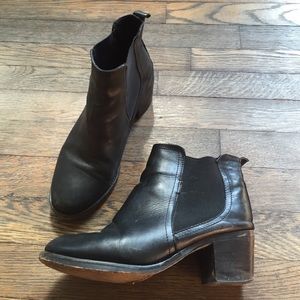 Steve Madden Chelsea boots