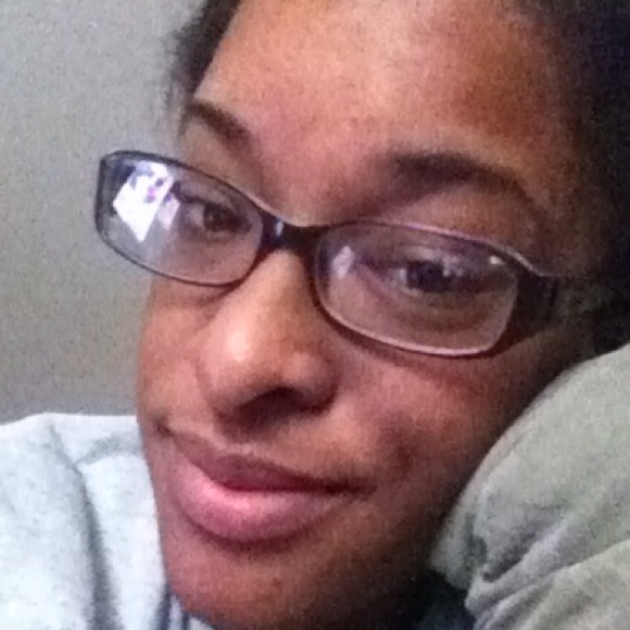 Meet your Posher, Deandra