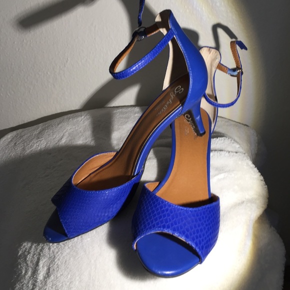 electric blue kitten heels