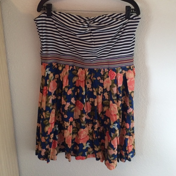 Xhilaration Dresses & Skirts - Strapless dress