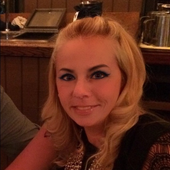 Meet your Posher, Jennifer - Picture 1 of 1