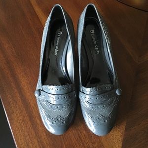Etienne Aigner pumps
