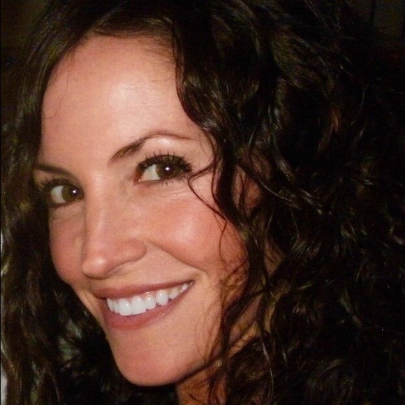 Meet your Posher, Jennifer - Picture 2 of 2