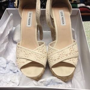 Steve Madden Marrvil Wedge. Size 8.5.