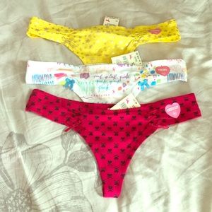 NEW VS PINK Thongs