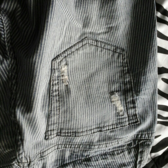 Shorts - Picture 3 of 3