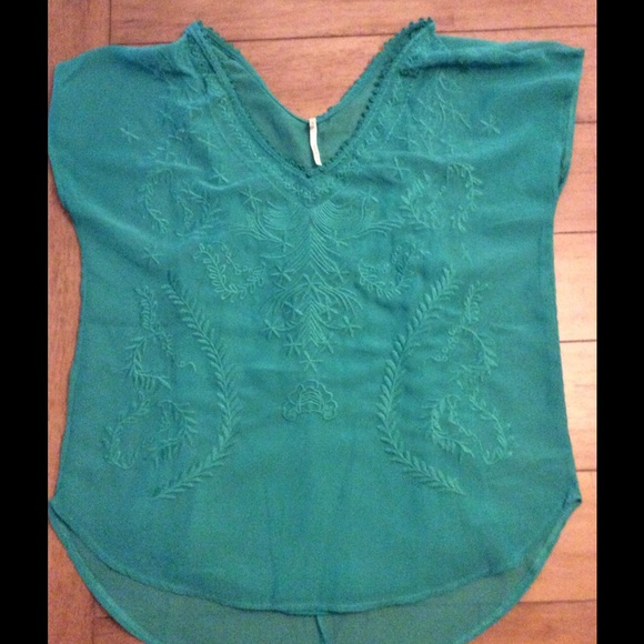 Kelly green detailed top - Picture 1 of 2