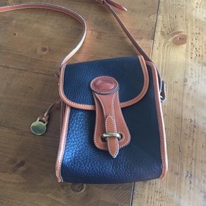 Vintage Dooney Bourke Essex crossbody/shoulder bag