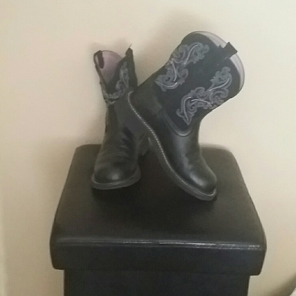 Black leather woman's boots barely worn
