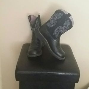 Black leather woman's boots barely worn
