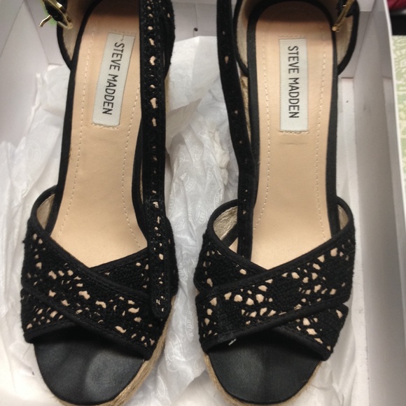 Steve Madden Marrvil Wedge. Black size 8.5.