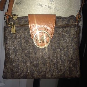 Micheal Kors Fulton Crossbody bag in Brown