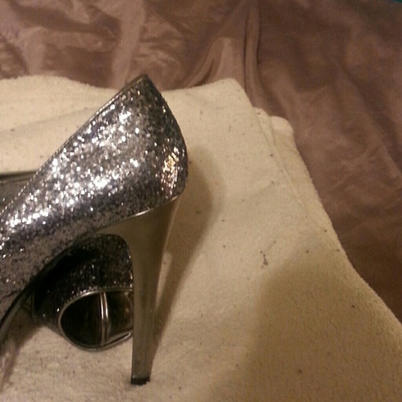 Guess size 8.5 dress heels stiletto - Picture 3 of 3