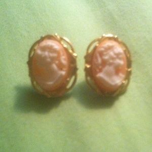 Elegant earring set!