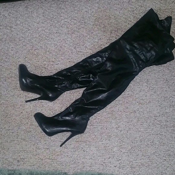 ????Over the knee boots!!!????