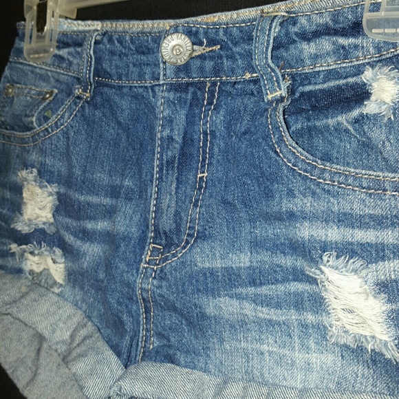 Shorts - Picture 3 of 3