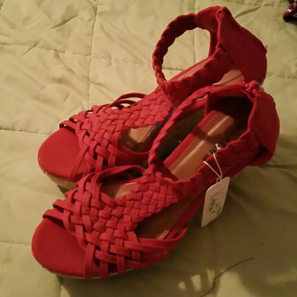 Red wedges / NEVER WORN