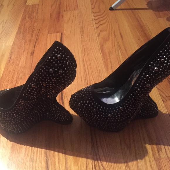 Studded wedges. - Picture 3 of 3