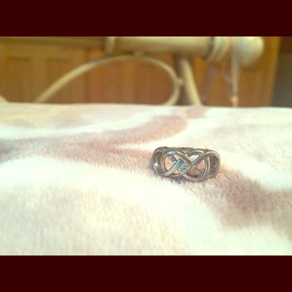 Double infinity ring