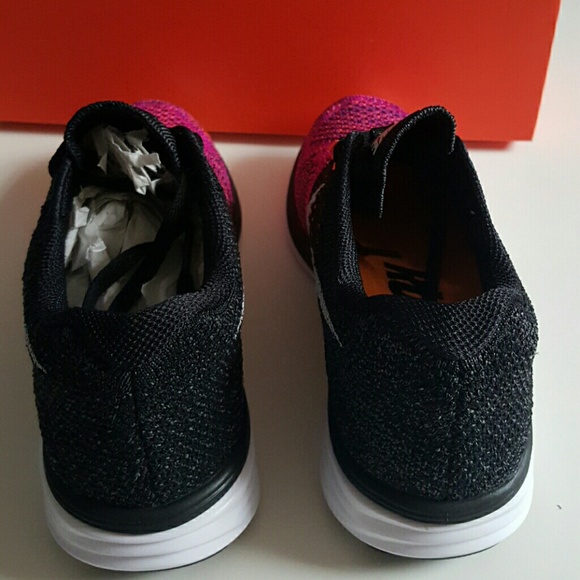 BNIB Nike Flyknit lunar 3 Black fuschia shoe sz 8 - Picture 3 of 4
