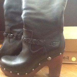 Uggs Savanna tall boots - Size 10 / Color: Black