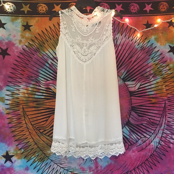 Worn once, for a special occasion. - Picture 1 of 3