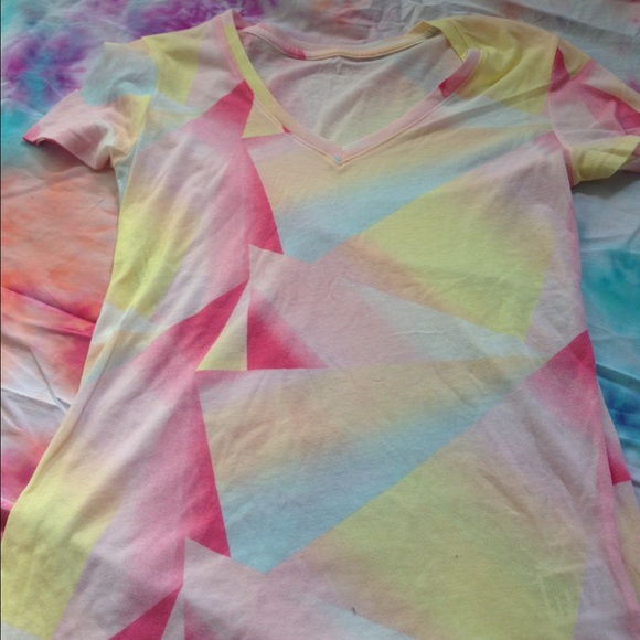 BDG triangle pattern V neck