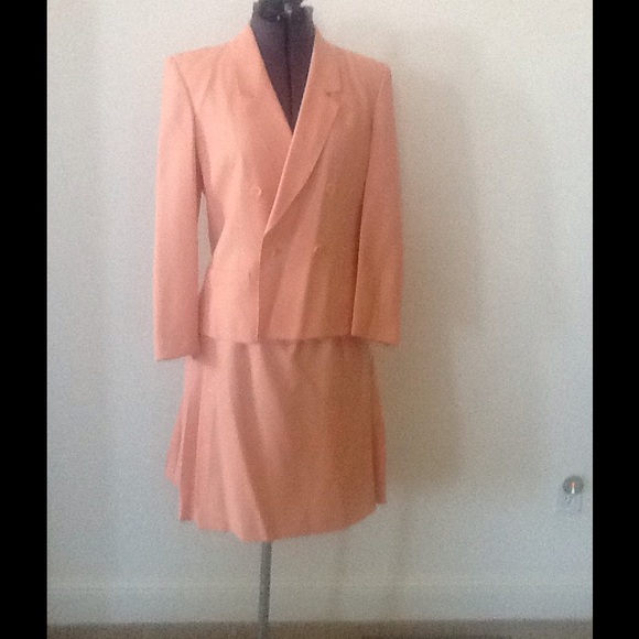 I.Magnin. Suit (jacket & skirt) size 8. Vintage