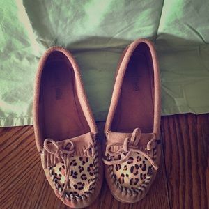Minnetonka cheetah print moccasins