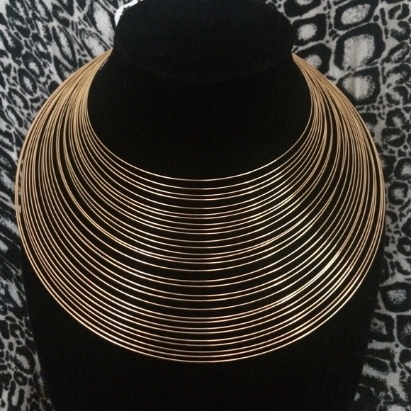 Jewelry - ✨Statement necklace w/earrings!✨