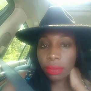 Meet your Posher, Ashunta