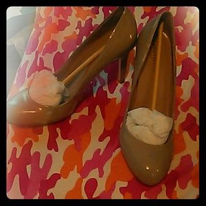 Gray Ann Taylor Pumps