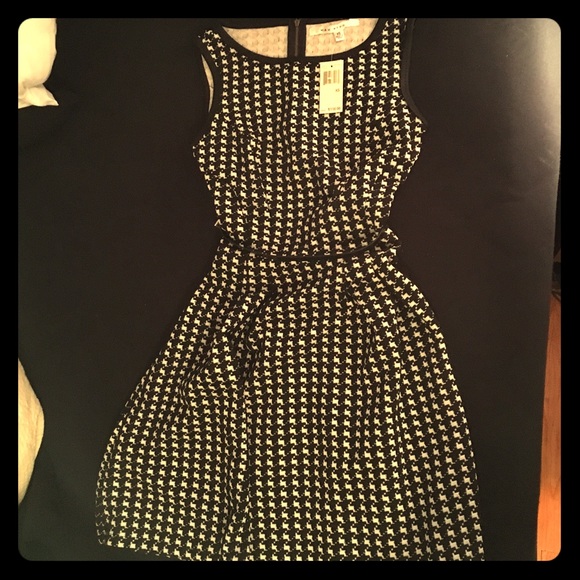 Black and white max studio dress