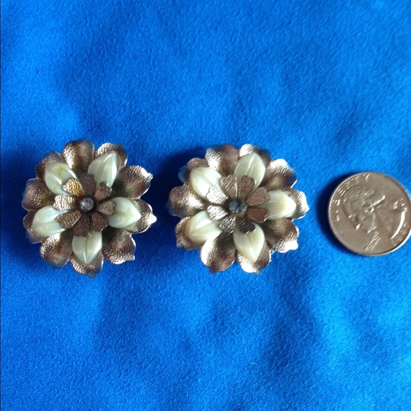Vintage clip back earrings. - Picture 1 of 2