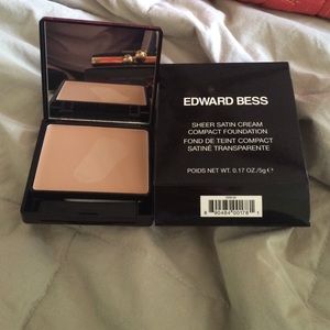 Sheer satin cream compact foundation in 02 bare