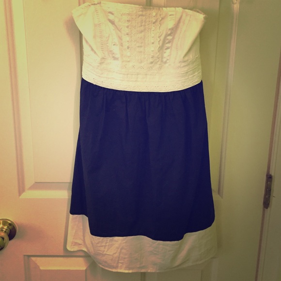 Strapless navy blue and white short dress