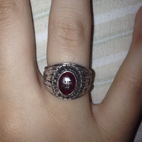 Class-like ring! - Picture 2 of 2