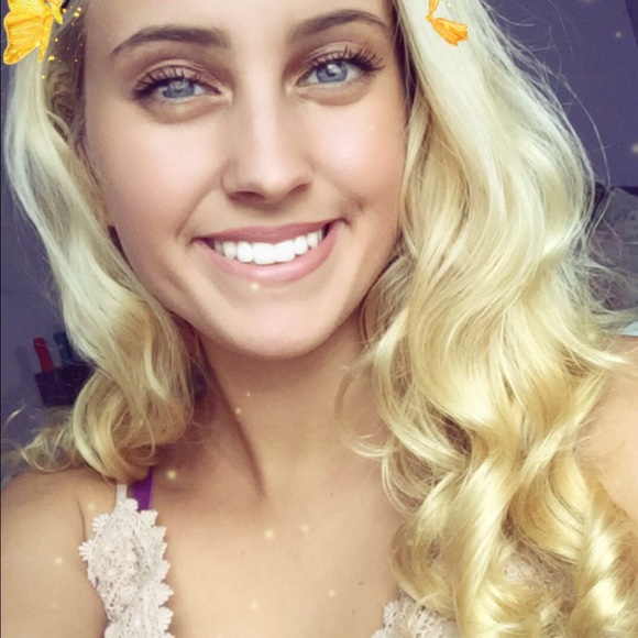 Meet your Posher, Chloe - Picture 3 of 4