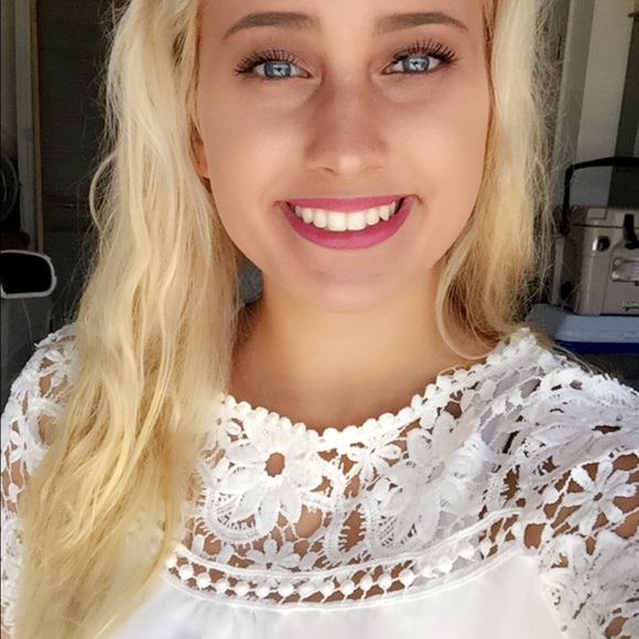 Meet your Posher, Chloe - Picture 4 of 4