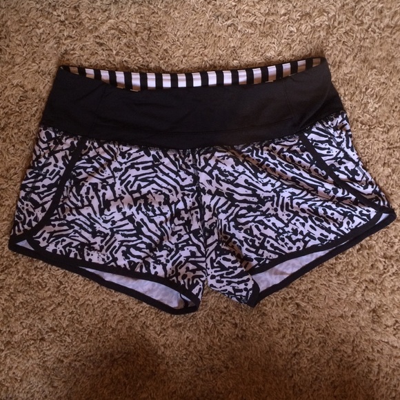 Lululemon Run times Short Size 6 EUC