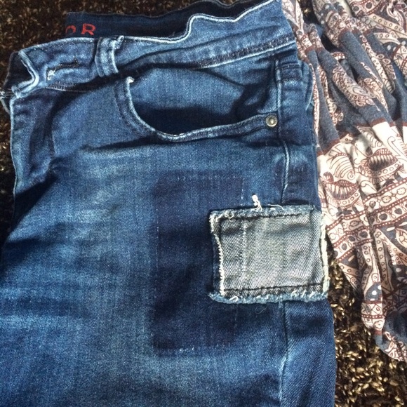 patched up skinny jeans. - Picture 4 of 4