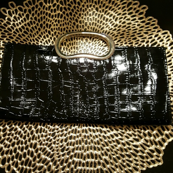 Black clutch