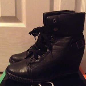 Wedge sneakers